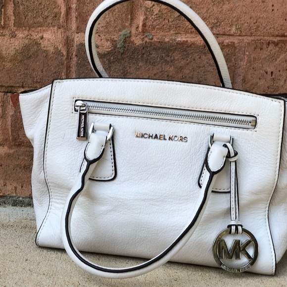 Michael Kors Handbags - Attractive White Michael Kors Tote